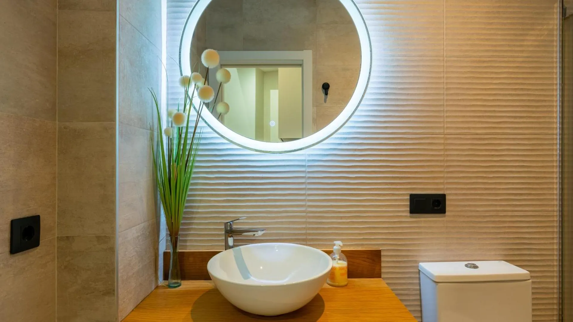 Komodo Goyeneta - Central Duplex With Pool & Patio. Sevilla Lejlighed